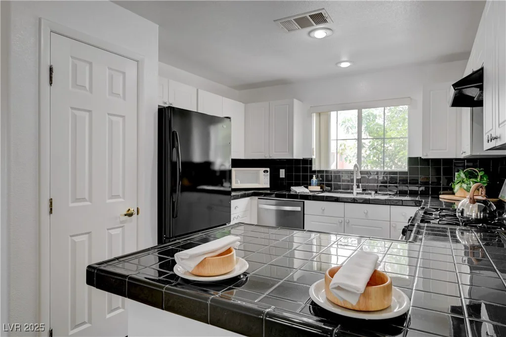 10525 Pine Glen, Las Vegas, NV 89144
