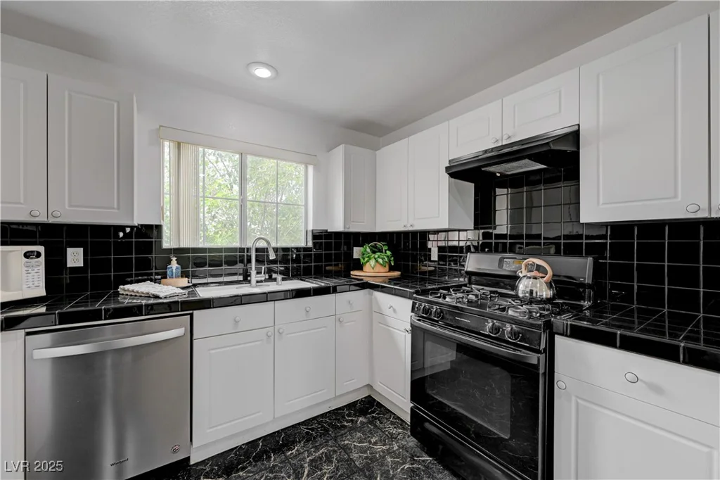 10525 Pine Glen, Las Vegas, NV 89144