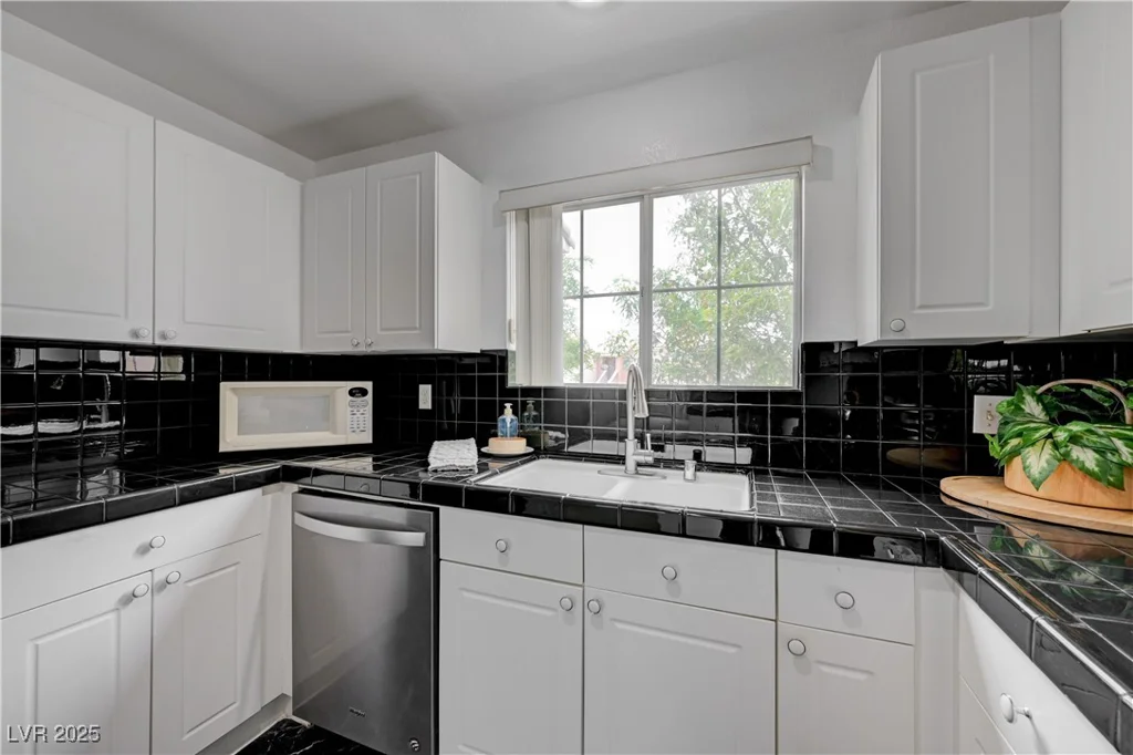 10525 Pine Glen, Las Vegas, NV 89144