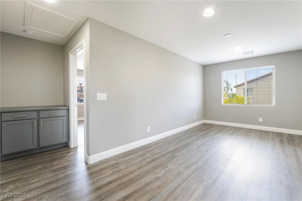 5981 Smith Valley, Las Vegas, NV 89148