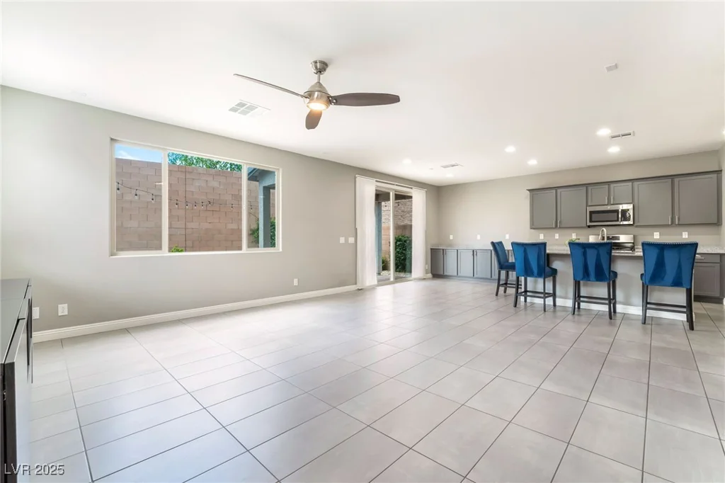 5981 Smith Valley, Las Vegas, NV 89148