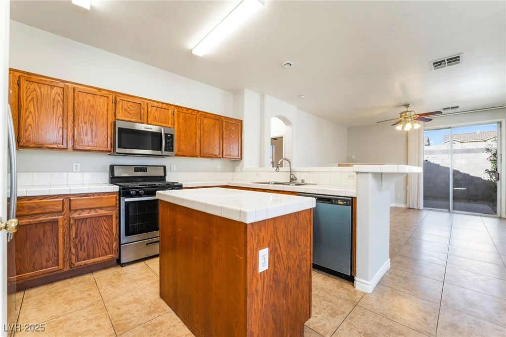6622 Black Oil, Las Vegas, NV 89122