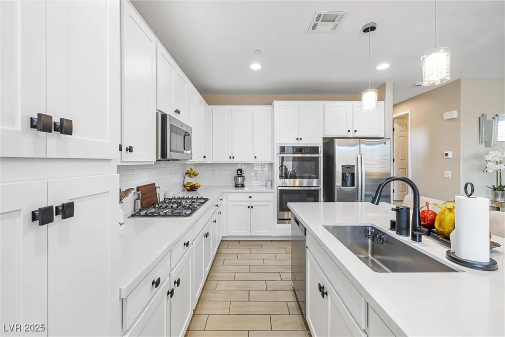 6611 Dove Point, Las Vegas, NV 89130
