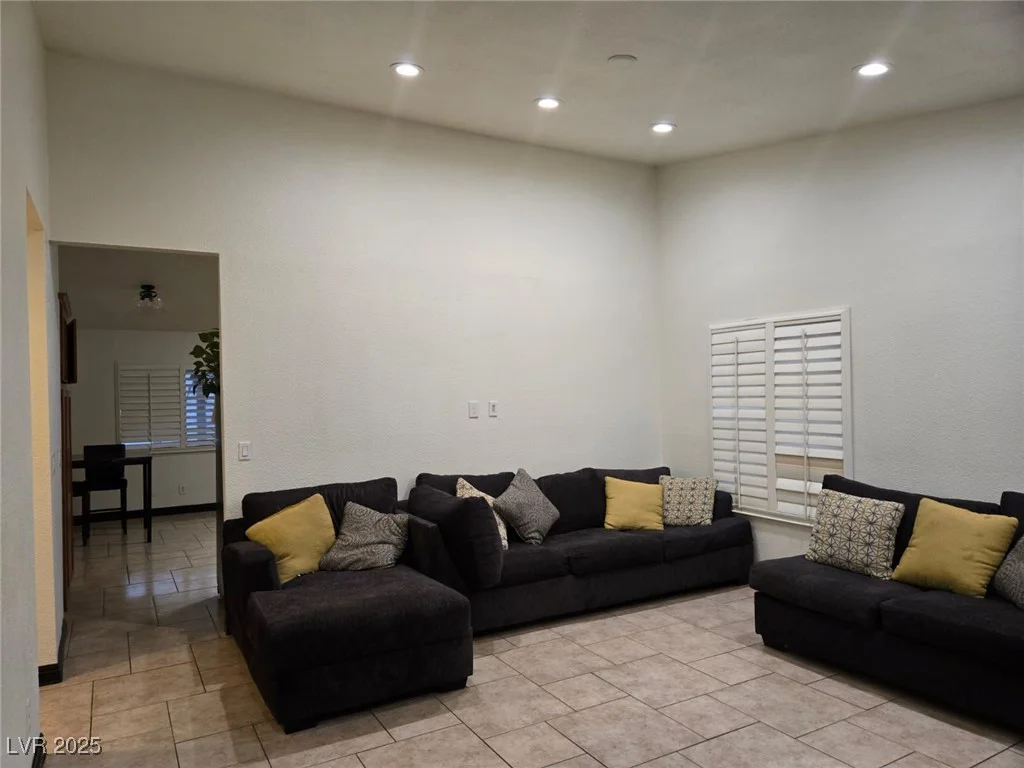 6361 Copperfield, Las Vegas, NV 89108