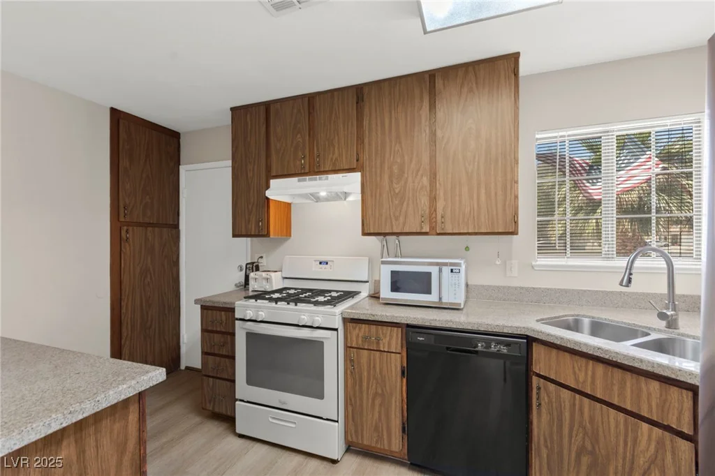 421 Carlin, Las Vegas, NV 89110