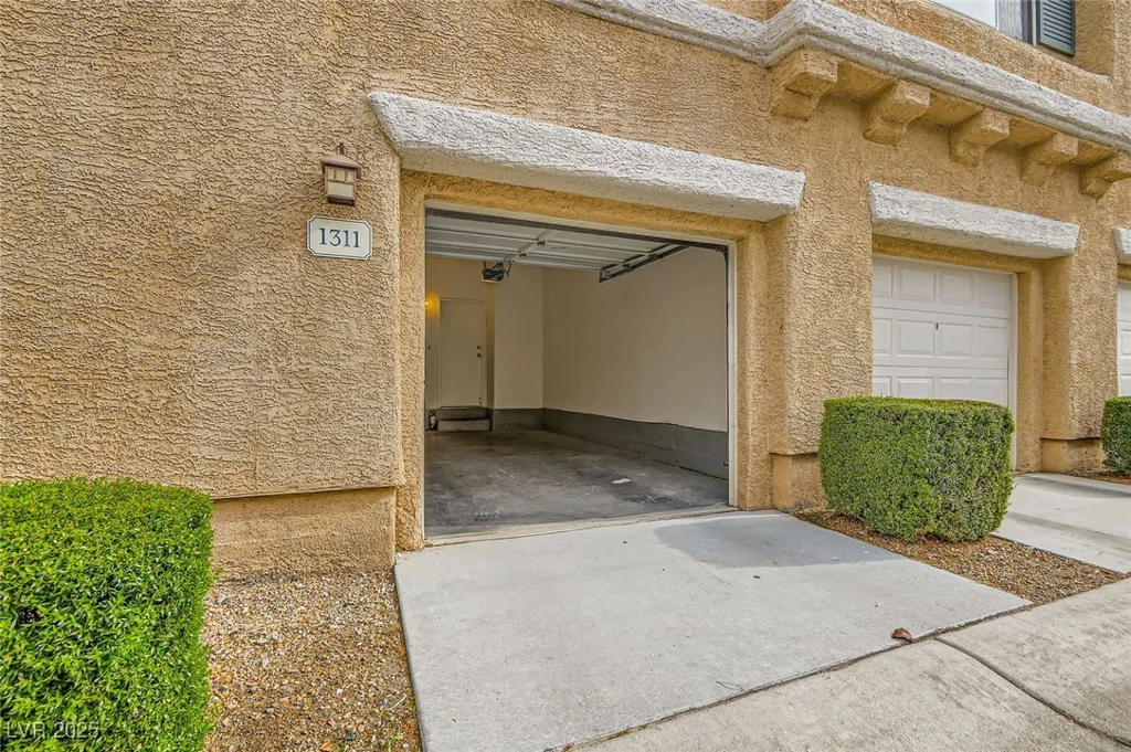 251 Green Valley, Henderson, NV 89012