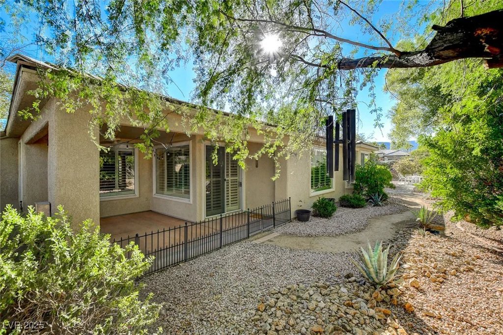 10302 CARA MIA, Las Vegas, NV 89135