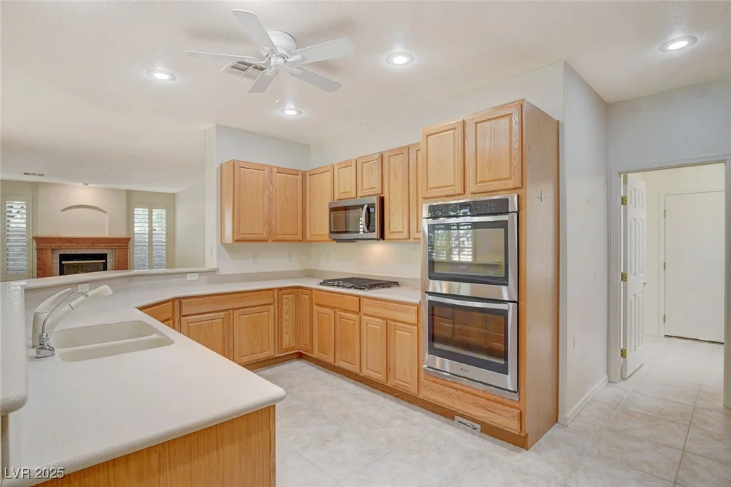 10302 CARA MIA, Las Vegas, NV 89135
