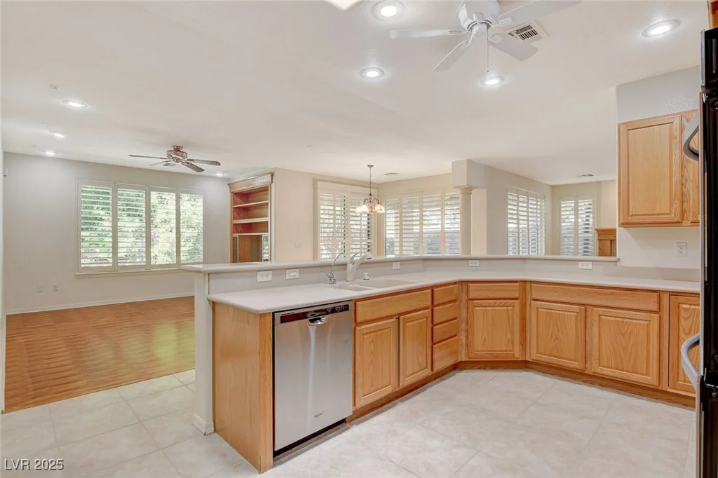 10302 CARA MIA, Las Vegas, NV 89135