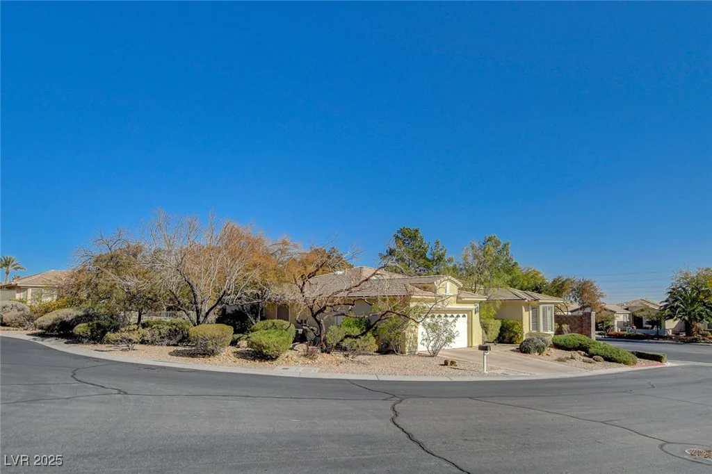 10302 CARA MIA, Las Vegas, NV 89135