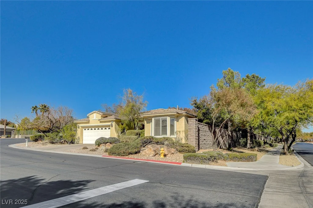10302 CARA MIA, Las Vegas, NV 89135