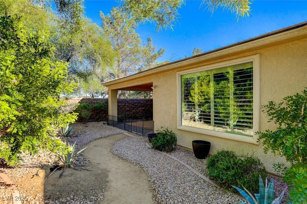 10302 CARA MIA, Las Vegas, NV 89135