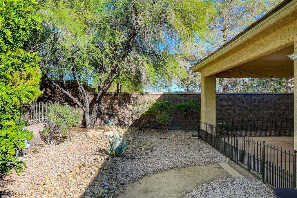 10302 CARA MIA, Las Vegas, NV 89135