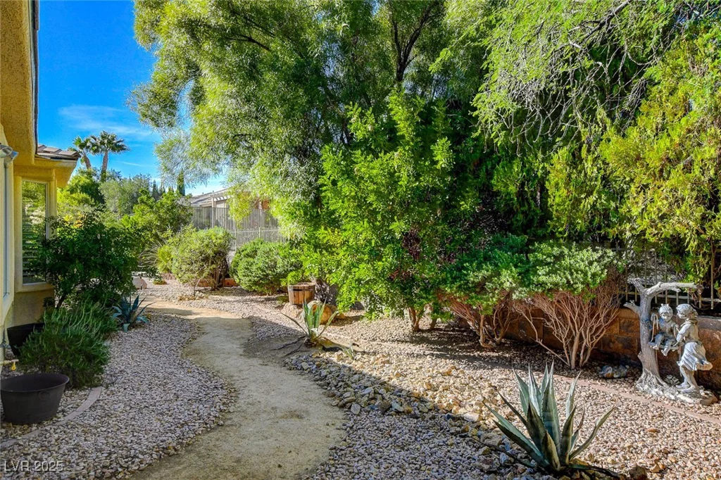 10302 CARA MIA, Las Vegas, NV 89135