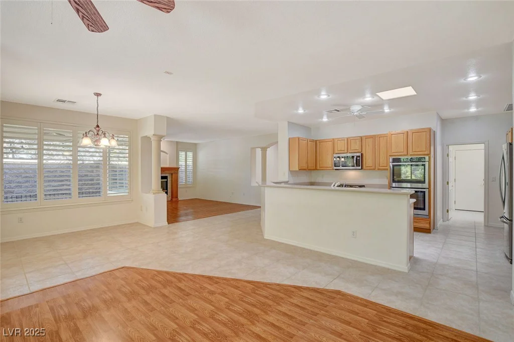 10302 CARA MIA, Las Vegas, NV 89135