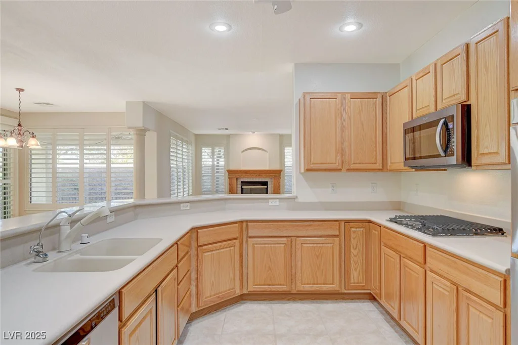 10302 CARA MIA, Las Vegas, NV 89135