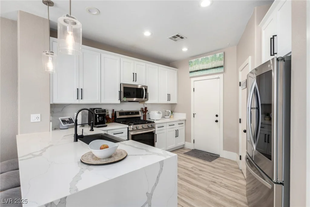 1360 Angel Falls, Las Vegas, NV 89142