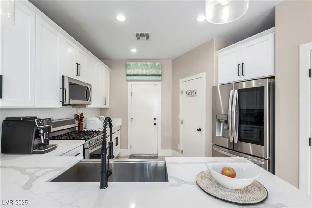 1360 Angel Falls, Las Vegas, NV 89142