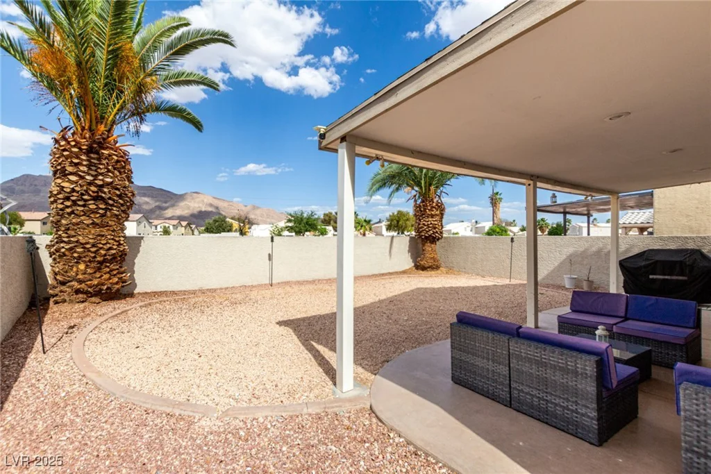 1360 Angel Falls, Las Vegas, NV 89142