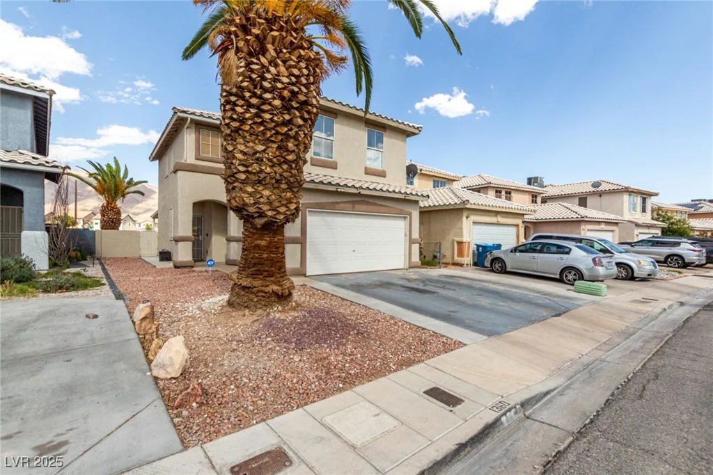 1360 Angel Falls, Las Vegas, NV 89142