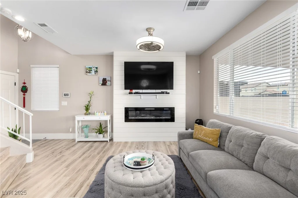 1360 Angel Falls, Las Vegas, NV 89142