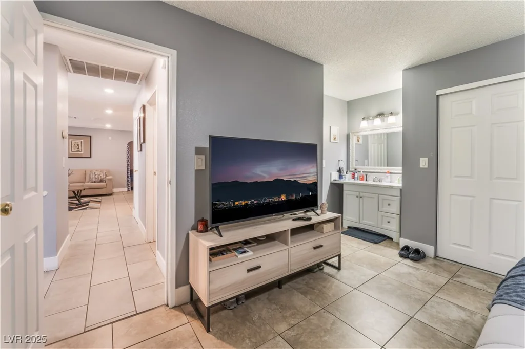 25 Colbath, Las Vegas, NV 89110