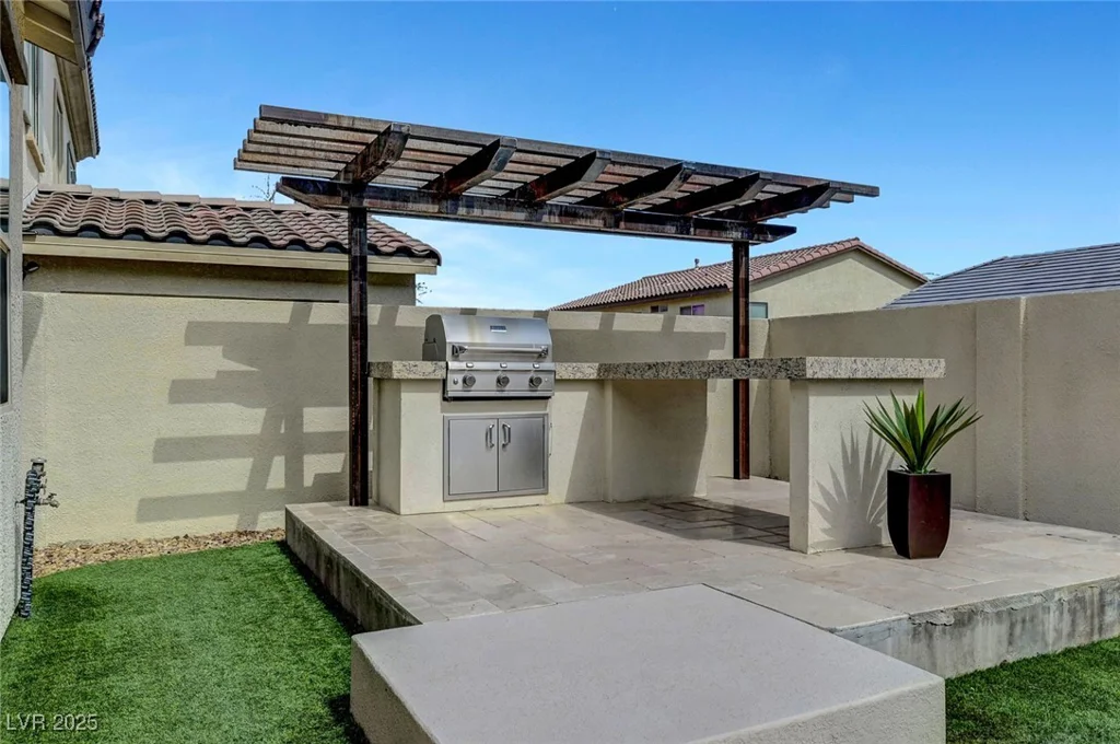 1005 Old Creek, North Las Vegas, NV 89084
