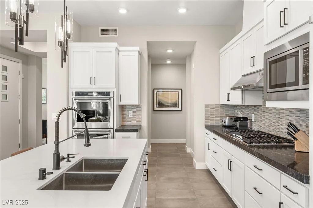 11280 Granite Ridge, Las Vegas, NV 89135