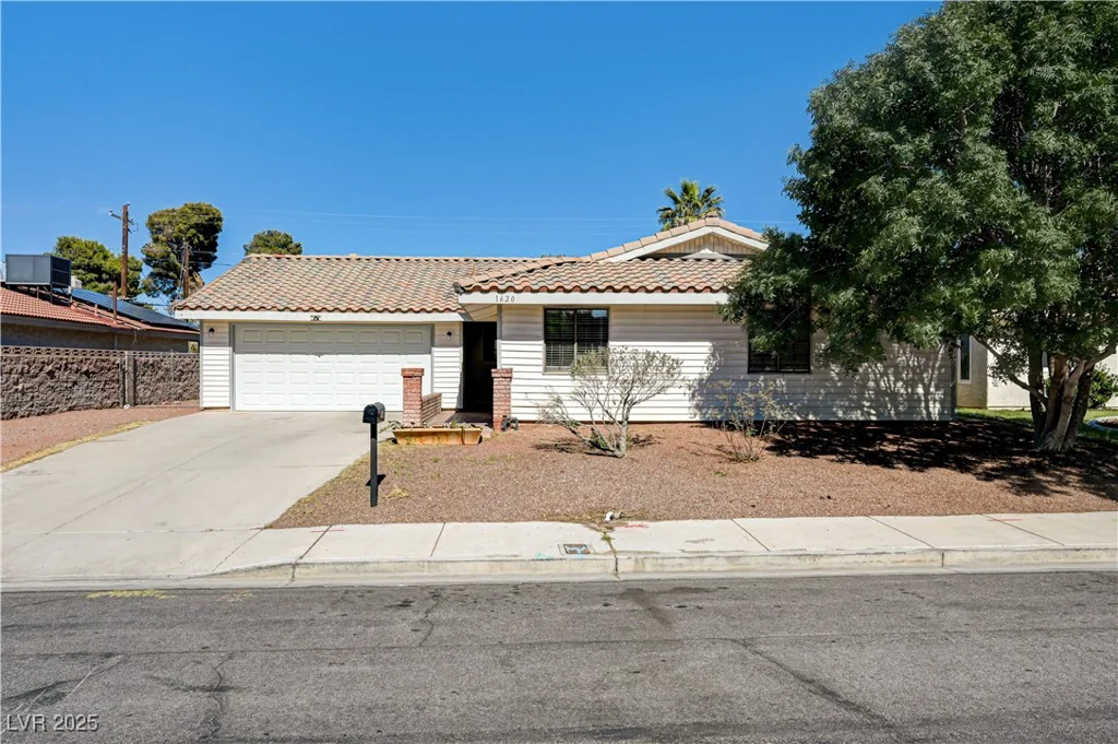 1620 Yellow Rose, Las Vegas, NV 89108