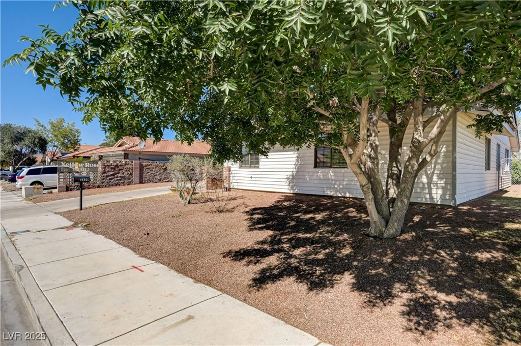 1620 Yellow Rose, Las Vegas, NV 89108