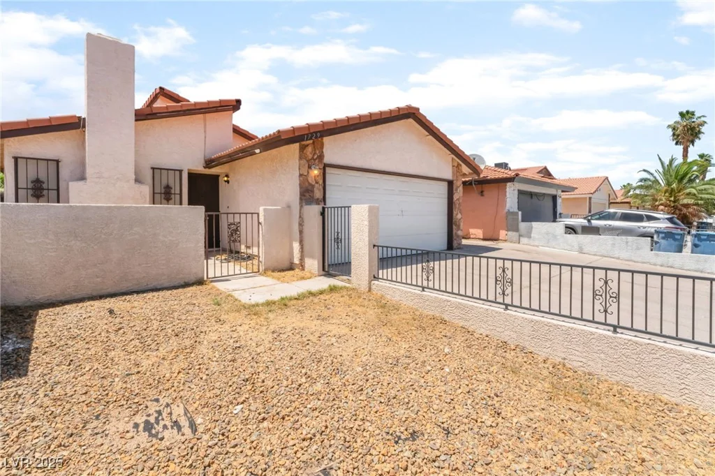 1729 Yellow Rose, Las Vegas, NV 89108