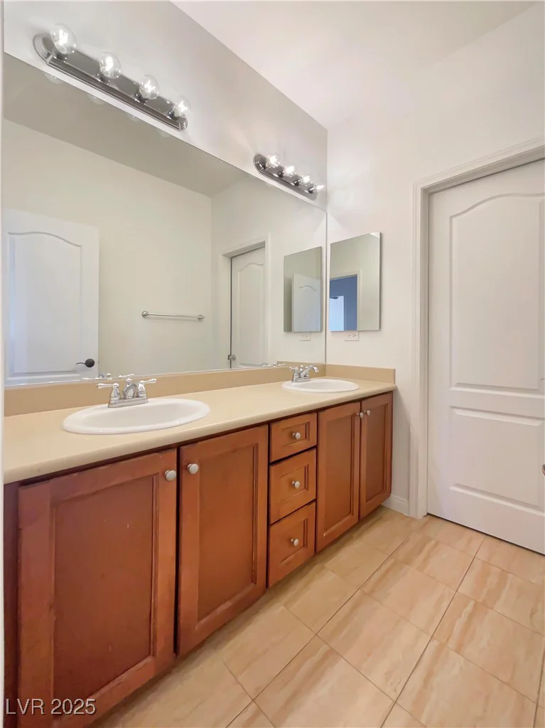 9319 Bronze River, Las Vegas, NV 89149