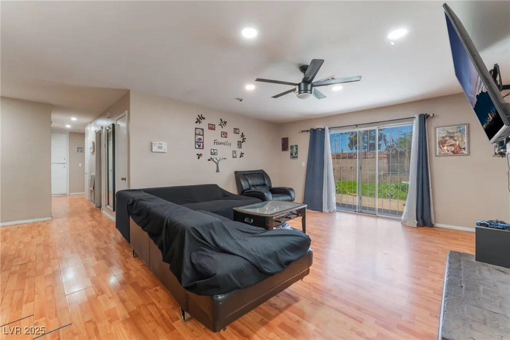 5804 Apple Valley, Las Vegas, NV 89108
