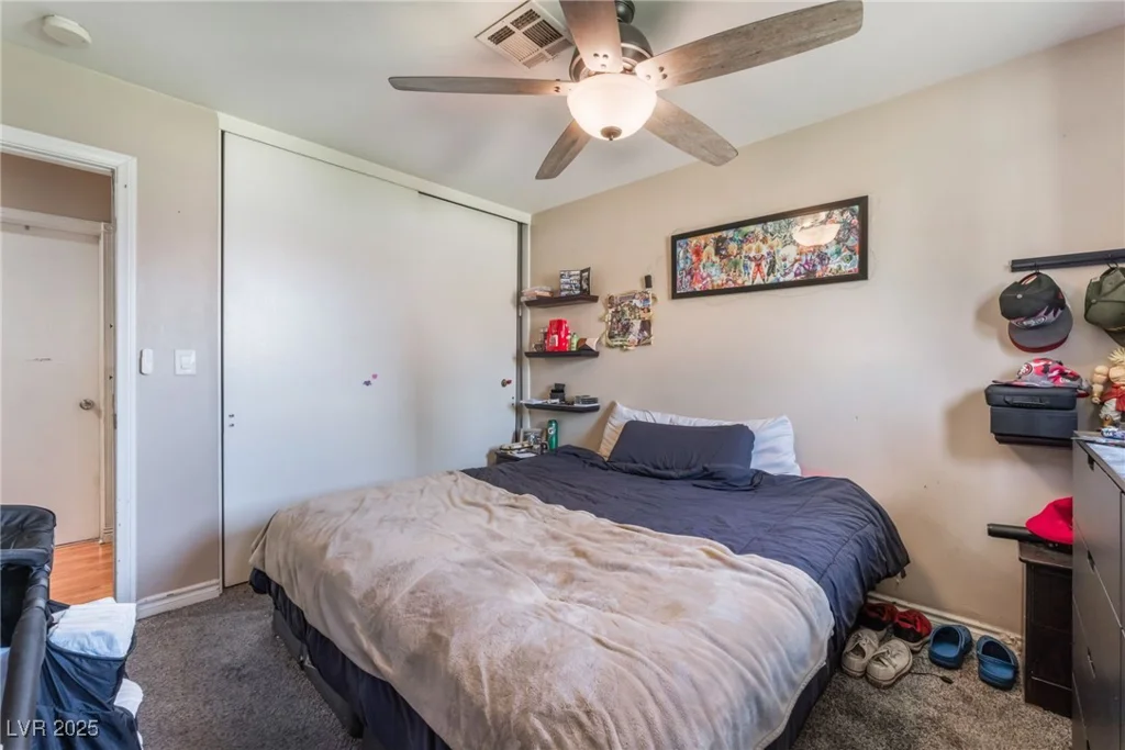 5804 Apple Valley, Las Vegas, NV 89108