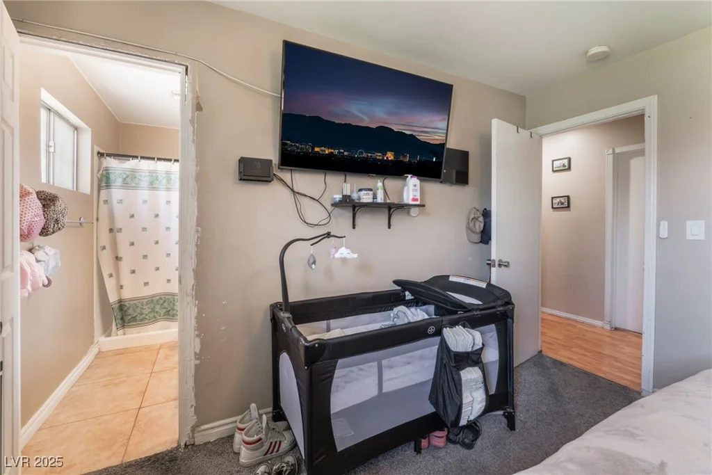 5804 Apple Valley, Las Vegas, NV 89108