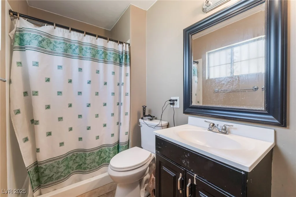5804 Apple Valley, Las Vegas, NV 89108