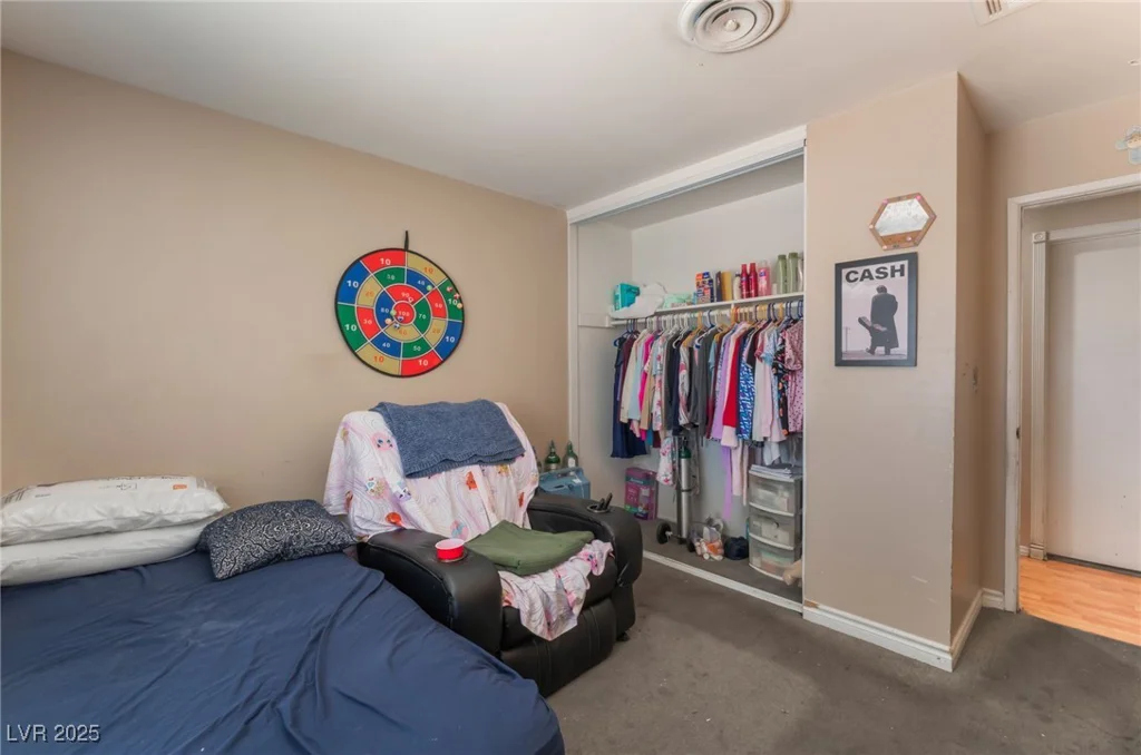 5804 Apple Valley, Las Vegas, NV 89108