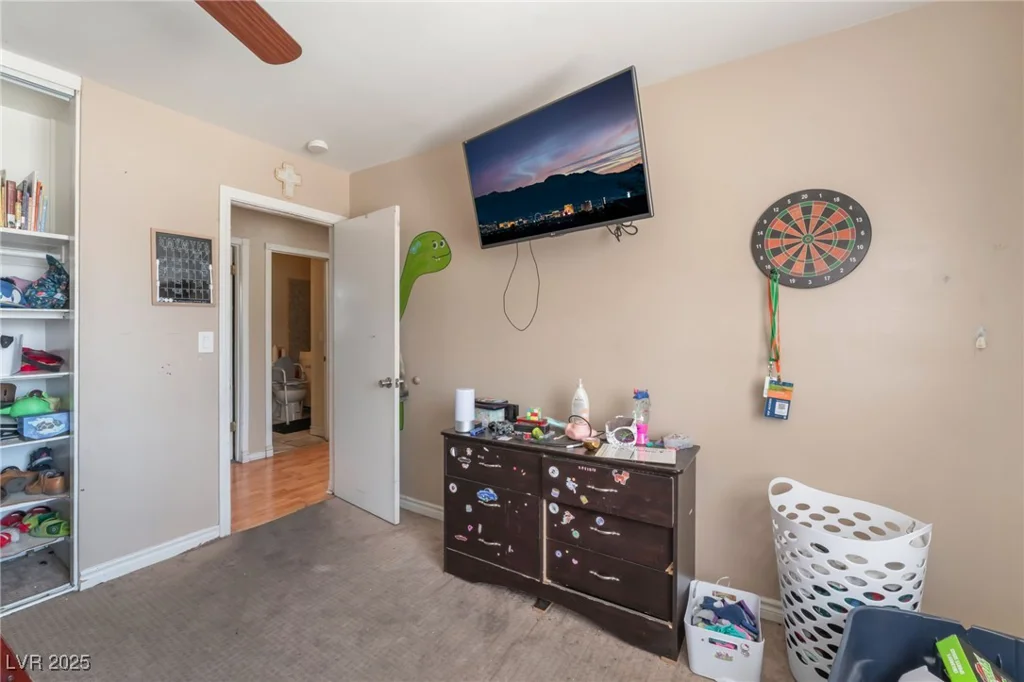 5804 Apple Valley, Las Vegas, NV 89108