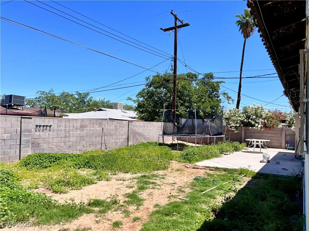 5804 Apple Valley, Las Vegas, NV 89108