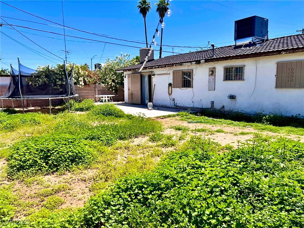 5804 Apple Valley, Las Vegas, NV 89108
