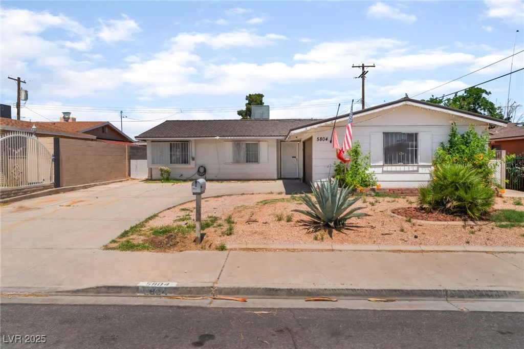 5804 Apple Valley, Las Vegas, NV 89108