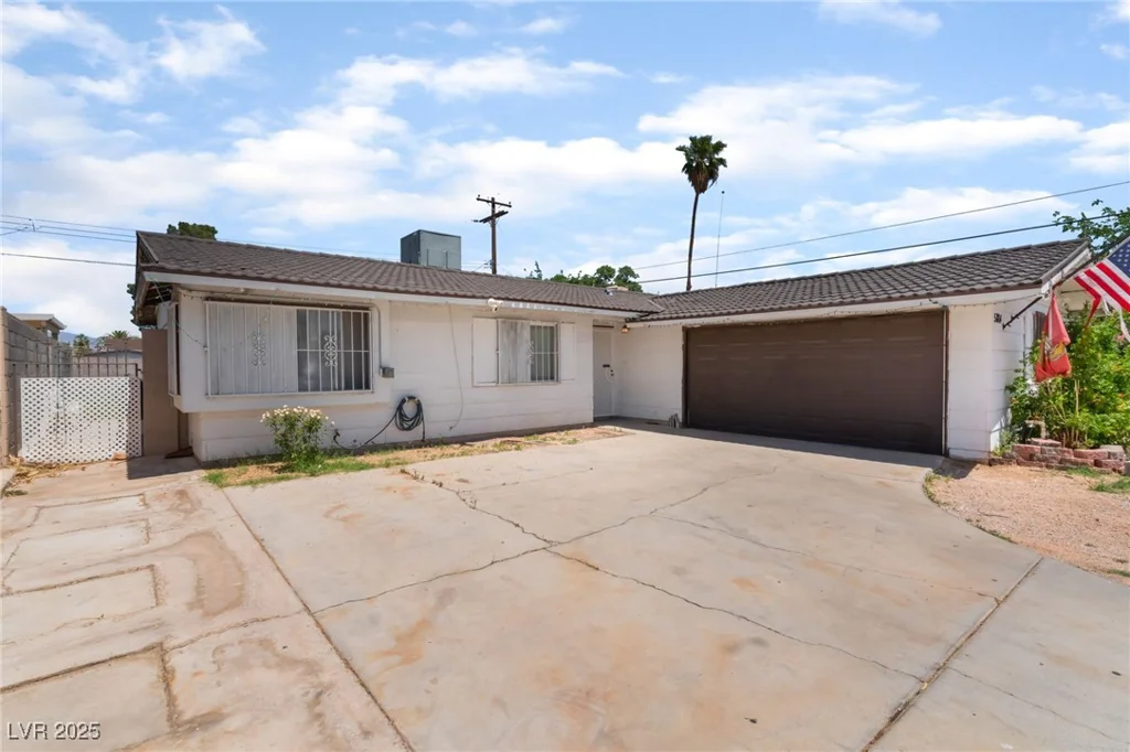 5804 Apple Valley, Las Vegas, NV 89108