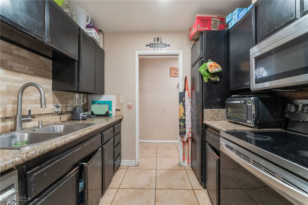 5804 Apple Valley, Las Vegas, NV 89108
