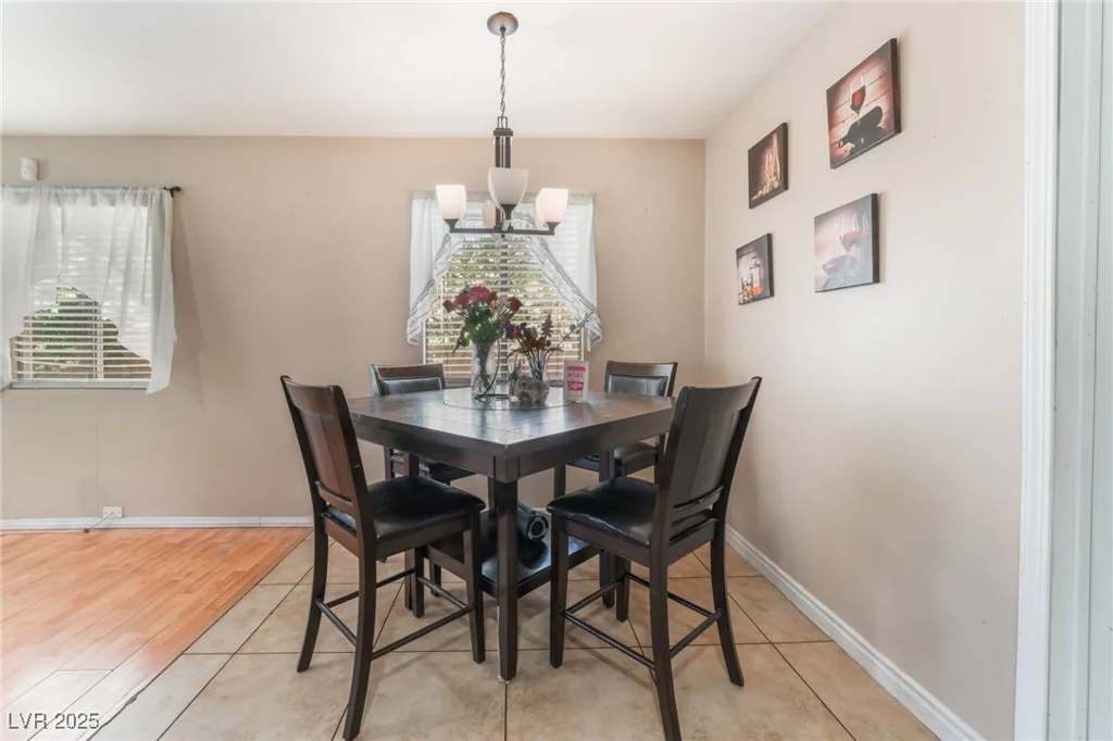 5804 Apple Valley, Las Vegas, NV 89108