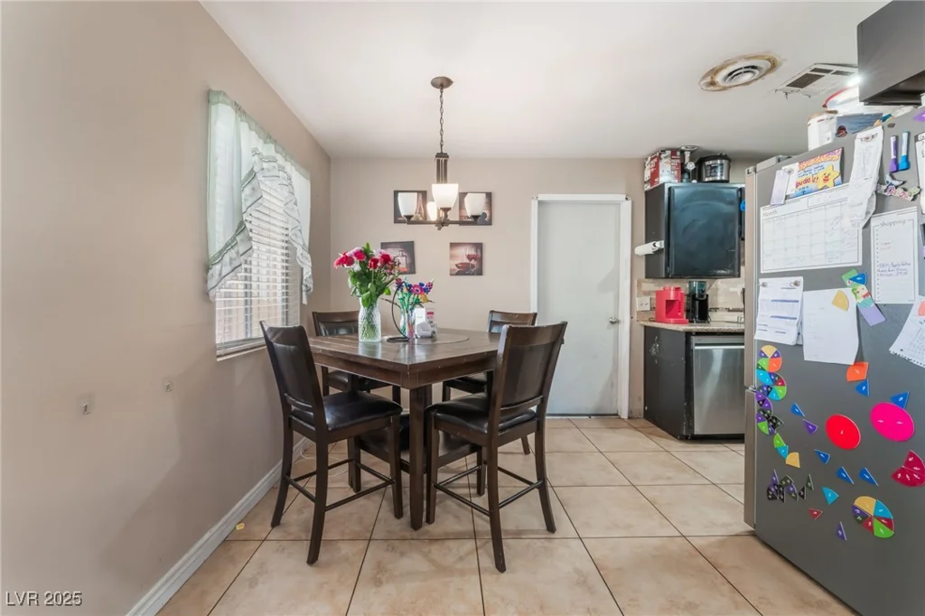 5804 Apple Valley, Las Vegas, NV 89108