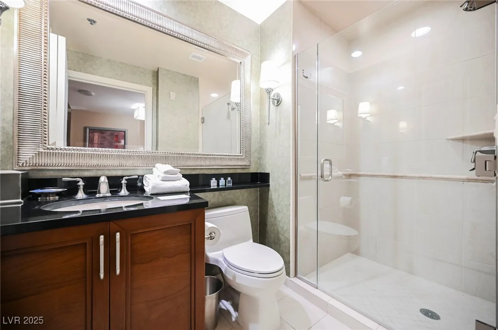 135 HARMON, Las Vegas, NV 89109