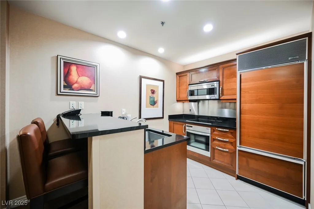 135 HARMON, Las Vegas, NV 89109