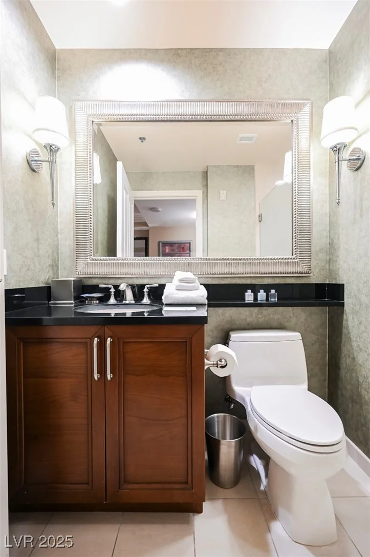 135 HARMON, Las Vegas, NV 89109