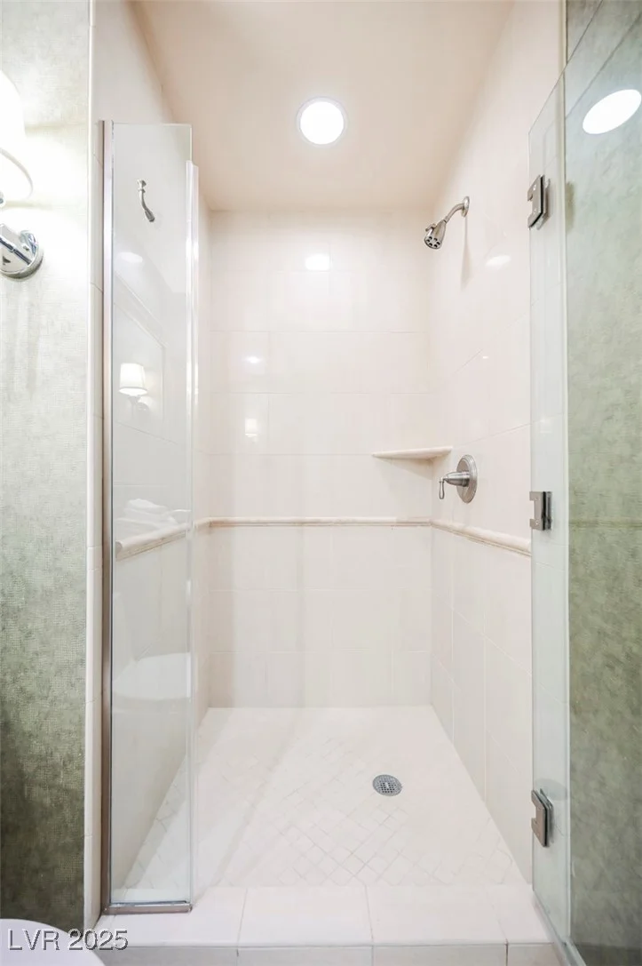 135 HARMON, Las Vegas, NV 89109