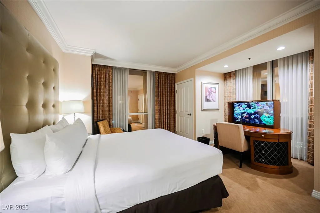 135 HARMON, Las Vegas, NV 89109